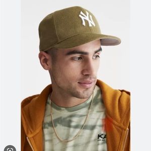 Rare UO wool Yankees hat!